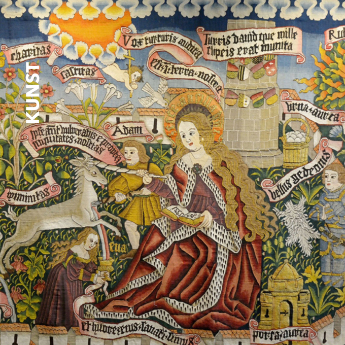Veilchen, Fliege, Würfel und Krone